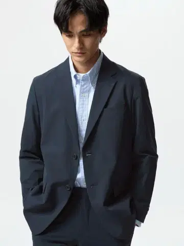 새상품급 유니클로 감동 자켓 라이트 소매 길이 기장 짧음 네이비 L