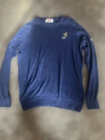 MASTER BUNNY EDITION 네이비 스웨터 자수 로고 포함