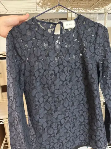 THE IRON 레이스 블라우스