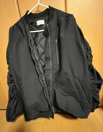 개더 볼륨 퀼트 라이너 MA-1 블랙