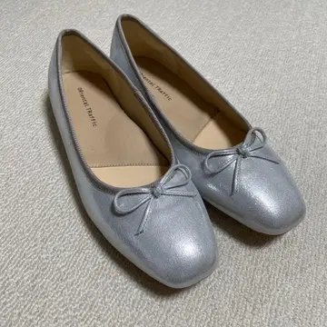 Oriental Traffic 실버 플랫슈즈