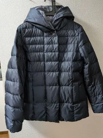 SOCLOSE 네이비 후드 부착 다운 자켓