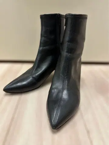 [ ODETTE E ODILE ] 블랙 가죽 스틸레토 부츠