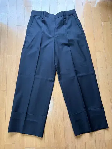 미사용 새상품 COS 코스 턴업 와이드 슬랙스 블랙 사이즈 40