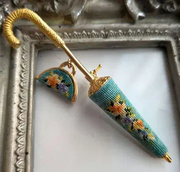 쁘띠 포원 자수 우산 파라솔 핸드백 브로치