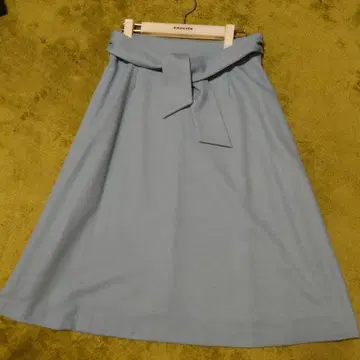 새상품급 레테라 스카이블루 리본 포함 플레어 스커트 무릎 기장