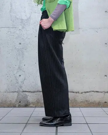 shikitari MIXTUCKDESIGNWIDESTRIPE SLACKS