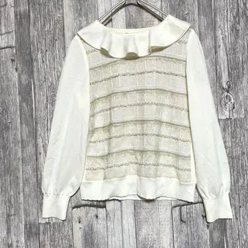 투 비 시크 [ 새상품급 ] 프릴 옷깃 화이트 긴팔