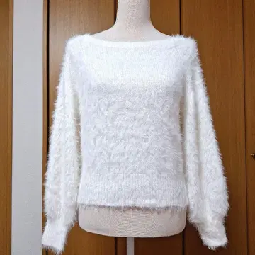 ROYAL PARTY 백리본 화이트 니트 긴팔 복슬복슬 퍼 스웨터