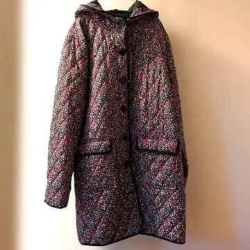 꽃무늬 퀼팅 코트 후드 부착