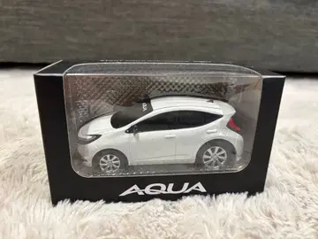 도요타 AQUA 화이트 미니카