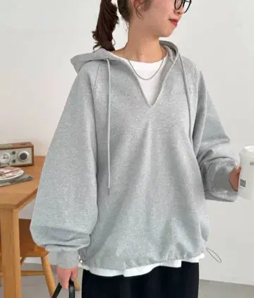 DISCOAT 원포인트 자수 맨투맨 드로스트 후디/그레이