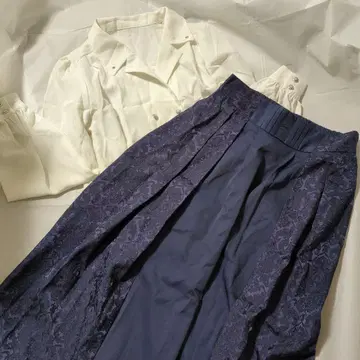 코르셋풍 오픈 카라 블라우스 & 자카드 절개 턱 스커트 셋업