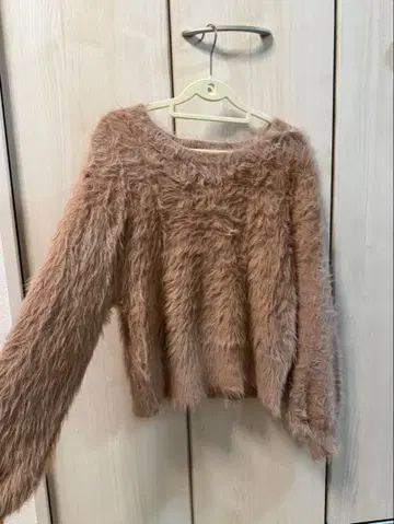 SENSE OF PLACE 베이지 퍼 니트