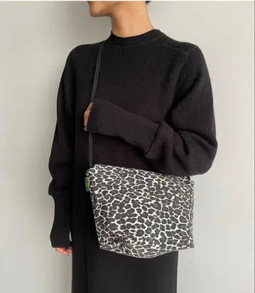 [ 새상품급 ] 에르베샤 펠리에 빅 미니백 팬서 블랑 그린 라벨 별주