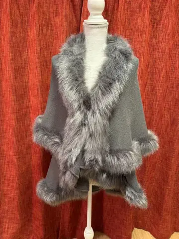 그레이 퍼 포함 케이프 코트(aquamarine)