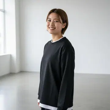 크루넥 맨투맨 무지 블랙 옷깃, 밑단 화이트 레이어드 스타일 사이즈 M