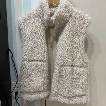 GU 보아 베스트 크림색 포켓 부착