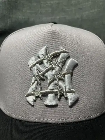 BY ANY MEANS 스냅백 캡