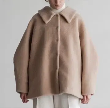 [ 새상품급 ] OHGA 무스탕 코트 베이지 S 사이즈