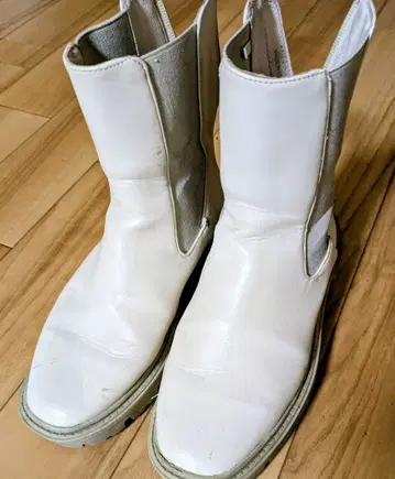 화이트 가죽 사이드 고어 부츠