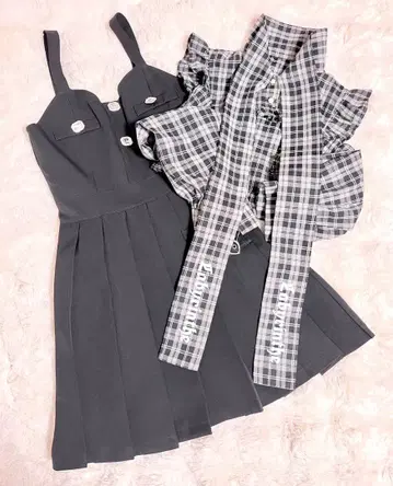 [ 새상품급 ] Ank Rouge 로고 리본 어깨 트임 숏 블라우스 셋업