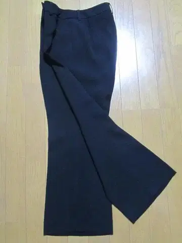 YUKIKO HANAI 블랙 포멀 완만한 부츠컷 팬츠 67