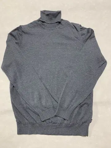 BOSS 그레이 터틀넥 니트