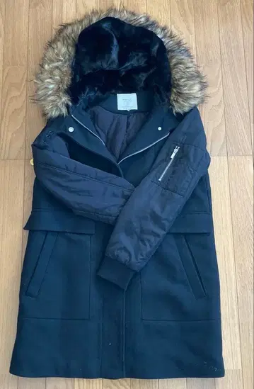 ZARA 후드 부착 아우터