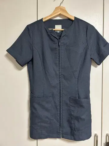 [ 새상품급 ] 내추럴 뷰티 베이직 프론트 오픈 스크럽 M 사이즈