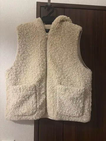 ZARA 보아 원단 후드 부착 베스트