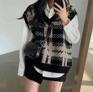 V넥 베스트 돌려입기 코디 추천 체크 니트