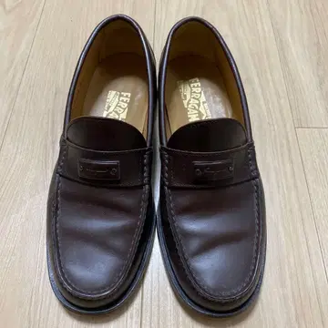 Ferragamo 다크 브라운 로퍼