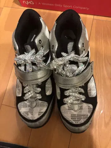 ryka 실버 블랙 스니커즈