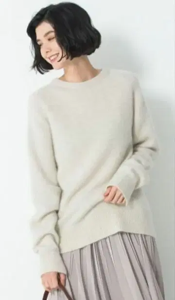 23구 윈터 페더 소매 슬릿 튜닉 니트 사이즈 44 베이지