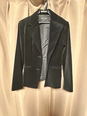 INDIVI 블랙 벨벳 테일러드 자켓