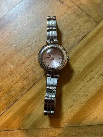 폴스미스 쿼츠 핑크 다이얼 여성용 손목시계 토끼