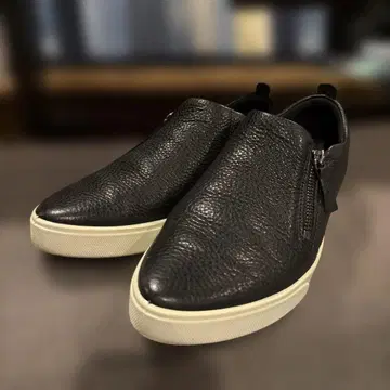 ecco 블랙 가죽 지퍼 슬립온