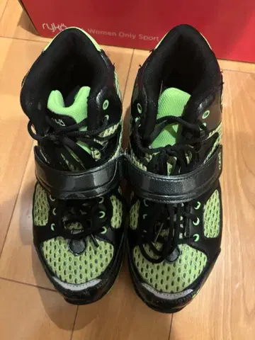 ryka 라이카 블랙/그린 메쉬 스니커즈