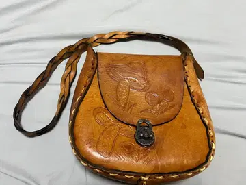 가죽 숄더백 엠보싱 가공