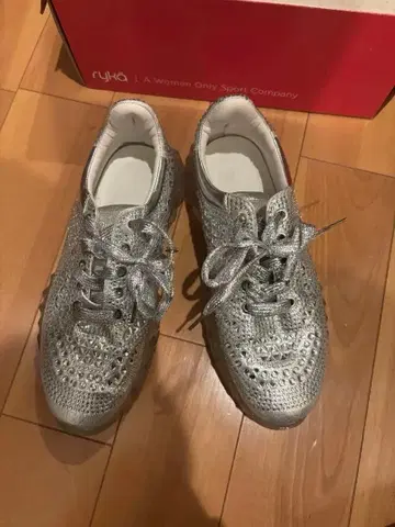 A.I 에이아이 실버 스톤 장식 스니커즈