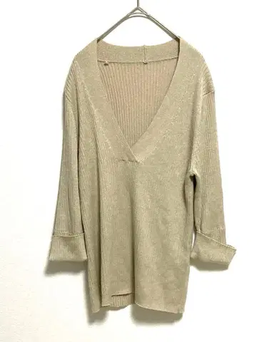 [ 23구 ] 베이지 라메 V넥 니트 루즈핏 사이즈 44