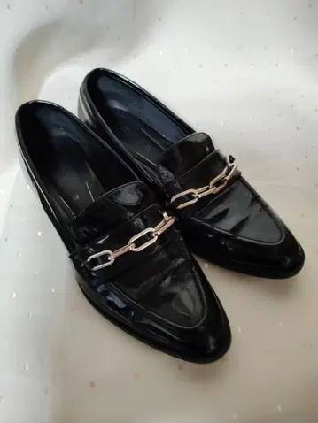 ZARA 블랙 체인 로퍼