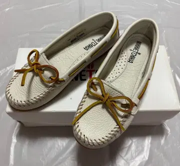 미네통카 모카신 화이트 가죽 5