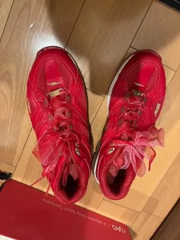 AVIA 여성용 스니커즈 레드