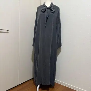 DOUDOU 리본 포함 그레이 긴팔 셔츠 원피스 롱 주름 가공
