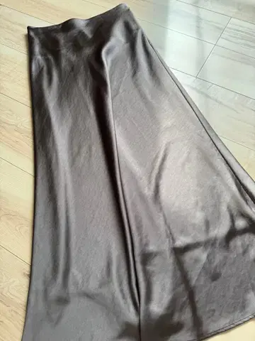 [ 새상품급 ] 새틴 스커트 카키