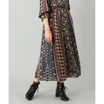 그레이스 콘티넨탈 스트라이프 플라워 개더 스커트 36