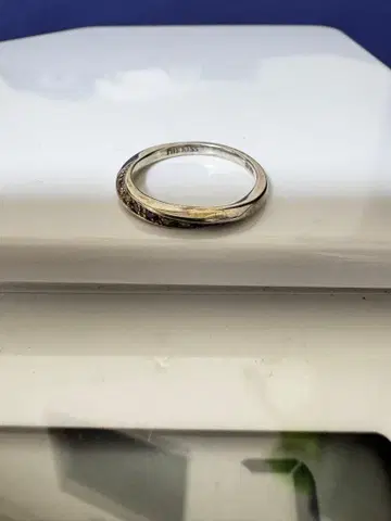 The Kiss 실버 스트레이트 반지 다이아몬드풍