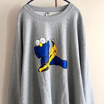 택 포함 새상품! 유니클로 x KAWS x 앤디 워홀 콜라보 맨투맨